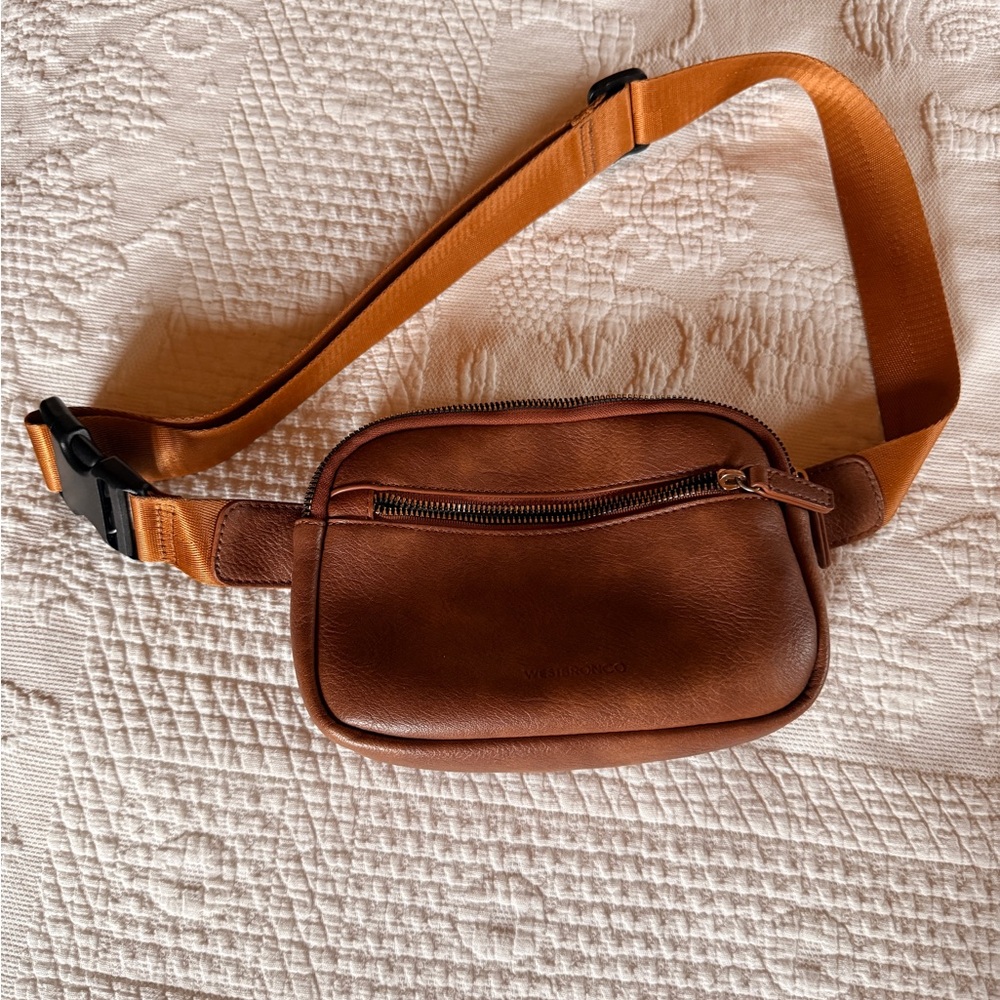 Elegant Tan Leather Crossbody Bag
